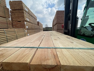 Ca. 42x Douglas balken fijnbezaagd, 50x150mm, lengte 500cm